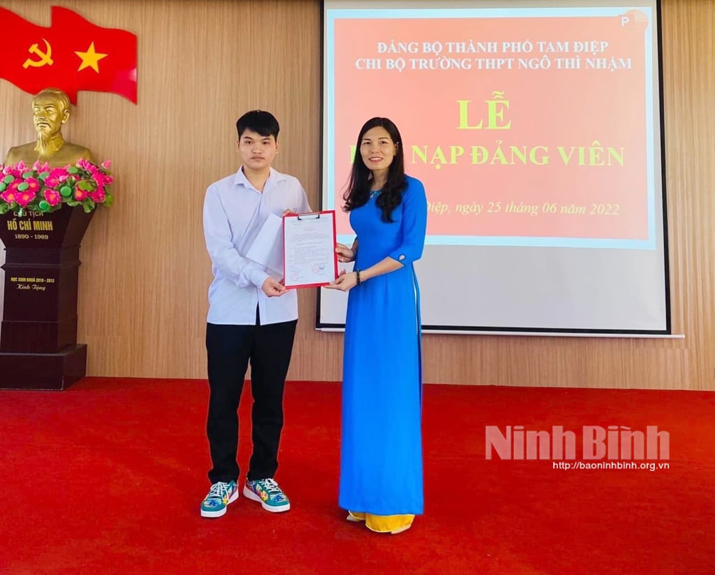 Quan tâm phát triển Đảng trong học sinh