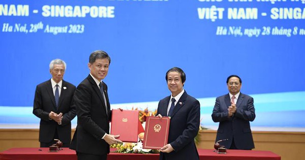 Singapore plans to double high school scholarships for Vietnamese students