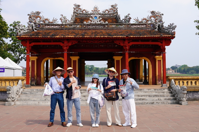 From left to right: Dung, Thien, Tu, Tung, Duong