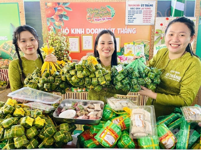 Nghề làm Nem ở huyện Lai Vung ra đời vào khoảng năm 1960 và là một trong những nghề truyền thống lâu năm nhất ở địa phương, từ món ăn chơi đến đặc sản nức tiếng một vùng. Ảnh: Hoàng Vũ.