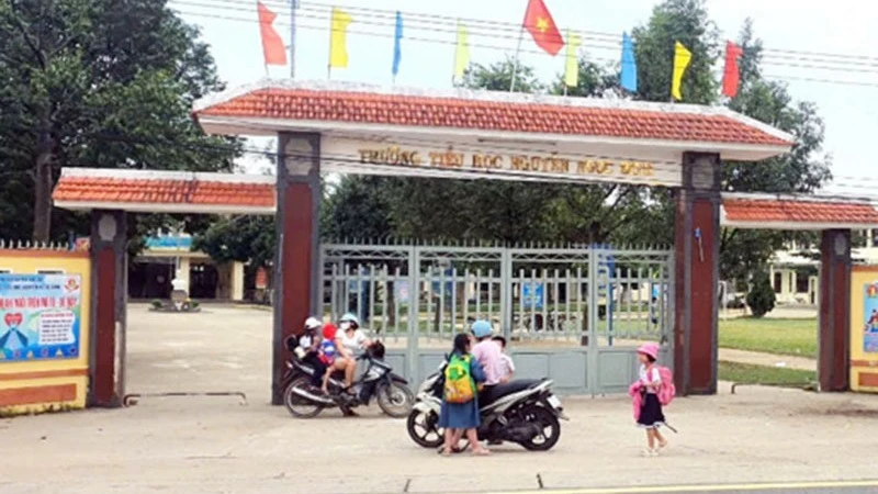 15 học sinh ở nhập viện nghi do ngộ độc sau khi ăn sữa chua