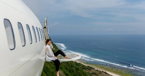 Boeing 737 biến thành dinh thự siêu sang treo trên vách đá