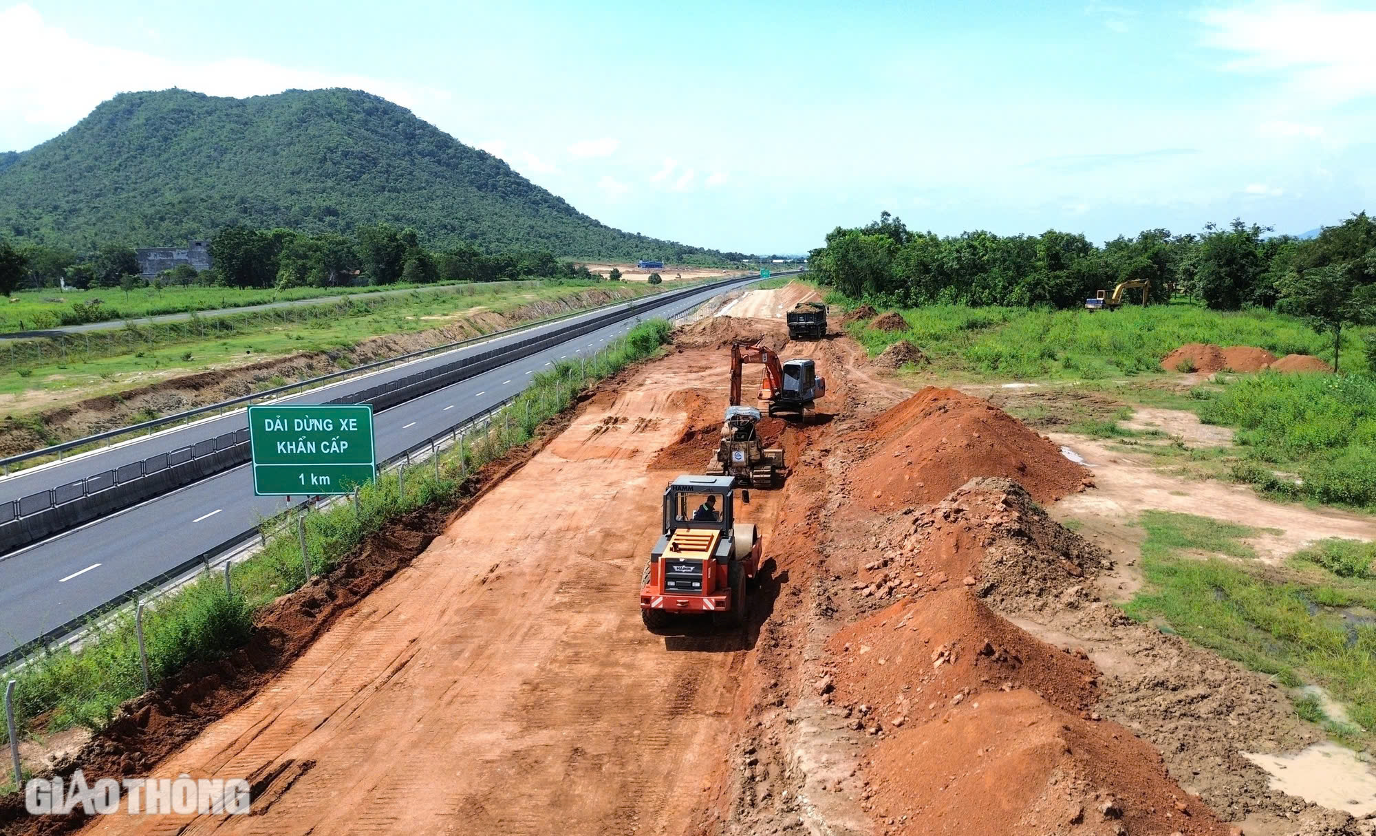 Hoàn thành 50km đường gom bổ sung trên 3 tuyến cao tốc trong năm 2025- Ảnh 1.