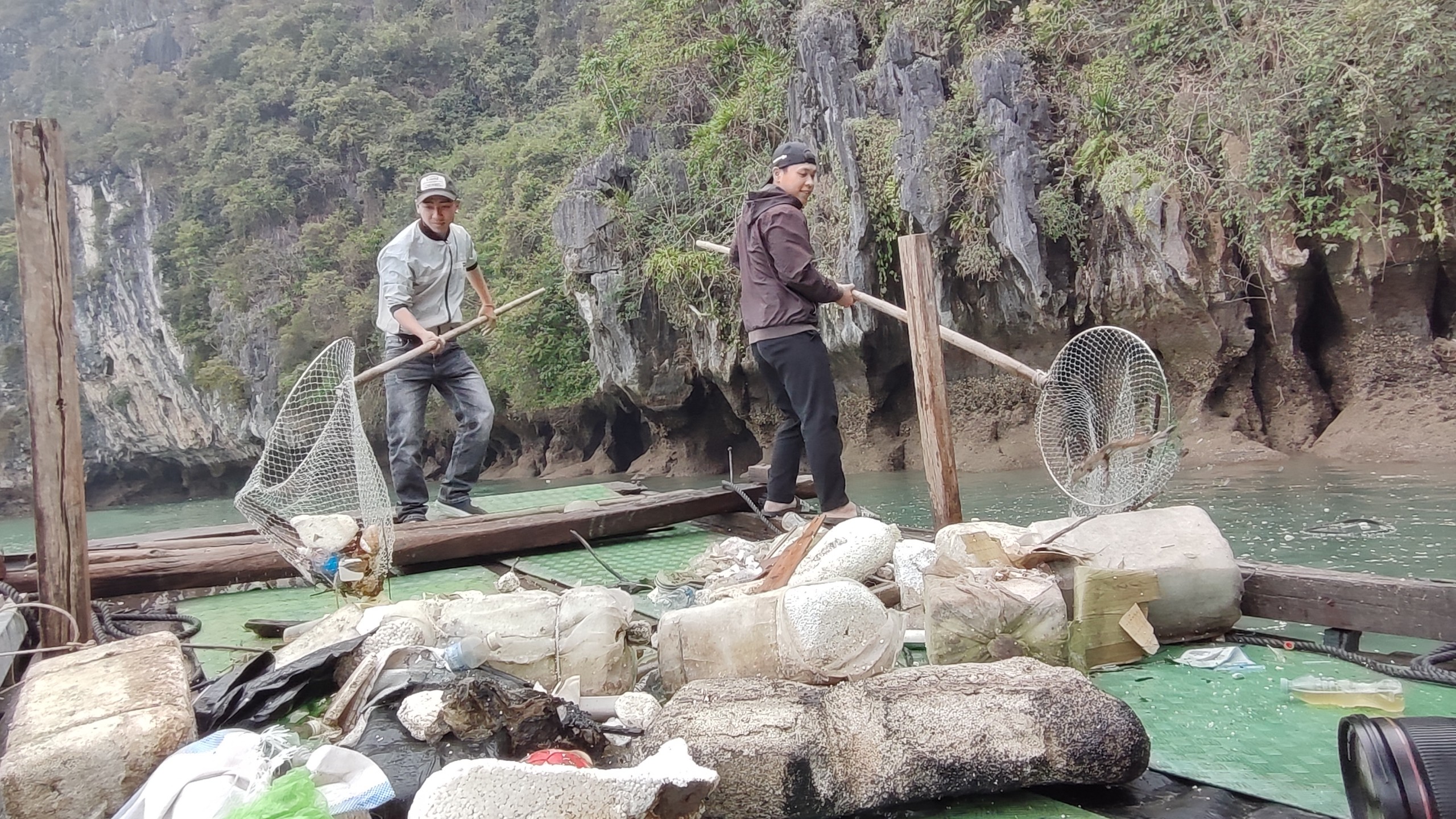 Điều tiết lượng khách để tránh quá tải trên vịnh Hạ Long- Ảnh 1.