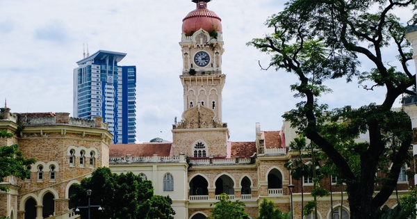 Why is Masjid Jamek Mosque at the top of tourist check-in spots?