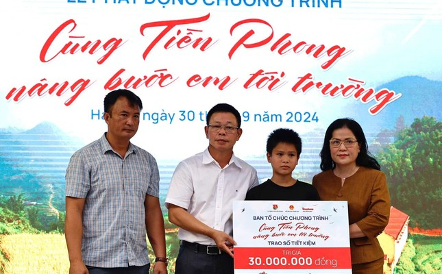 Phát động Chương trình Cùng Tiền Phong nâng bước em tới trường