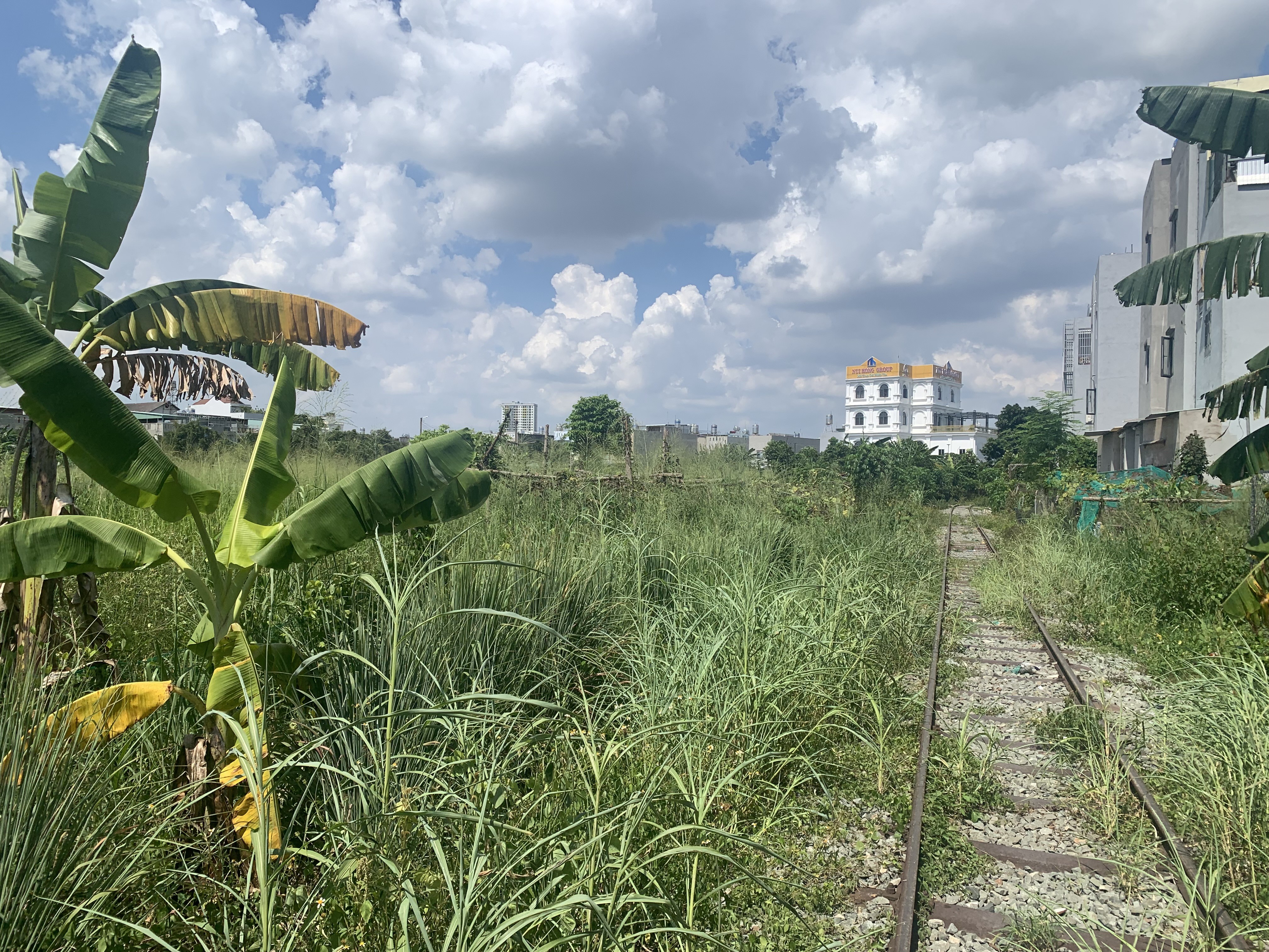 Real Estate - Binh Duong: What is the status of the suspended railway residential area project? (Image 8).