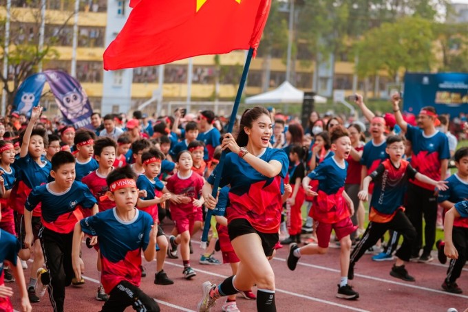 Vinschool Metropolis (Hà Nội) tổ chức ngày chạy offline Edurun 2023 tại Sân vận động trường Đại học Sư phạm ngày 16/4. Ảnh: Vinschool