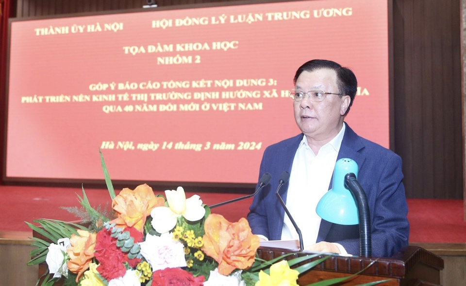 Secrète Lettre du Comité du Parti de Hanoi Le ministre Dinh Tien Dung prend la parole lors du séminaire.