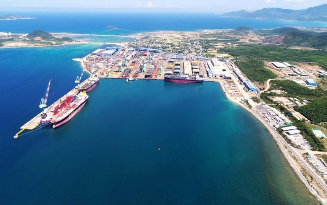 Nearly 150 billion to build more than 2km of road connecting Van Phong transit port photo 1