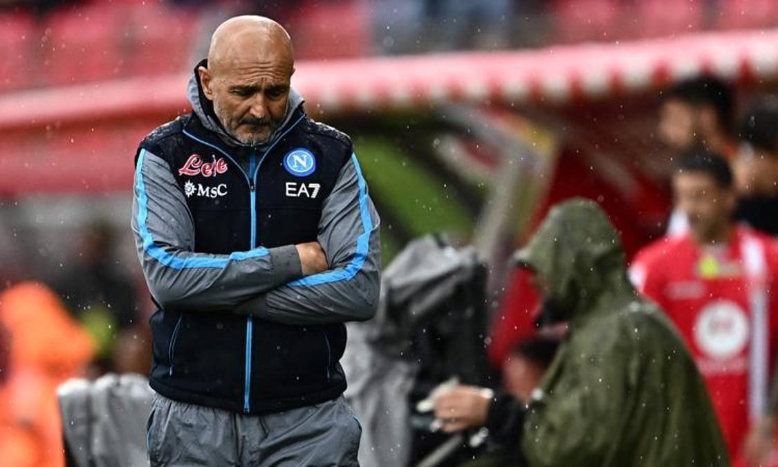 HLV Spalletti sắp rời Napoli