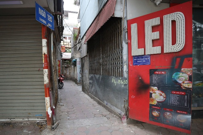 Retirada de las barreras que impiden el acceso de las motocicletas a los callejones de Hanoi