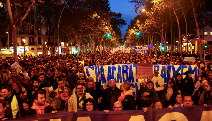 Biểu tình tại Barcelona yêu cầu giảm giá thuê nhà và cải thiện điều kiện sống