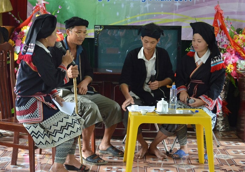 Xã Tú Lý (huyện Đà Bắc) đa dạng hình thức tuyên truyền pháp luật về hôn nhân và gia đình, phòng chống tảo hôn bằng hình thức sân khấu hóa.