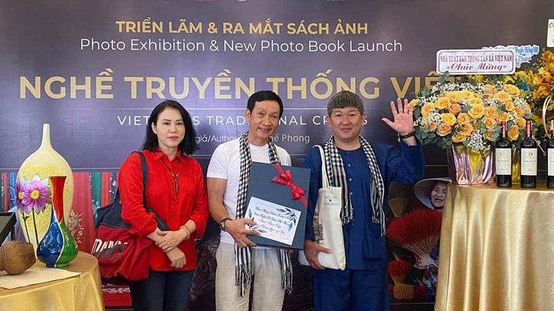 The emotional photo book "Traditional Vietnamese Crafts" through the lens of photographer Tran The Phong