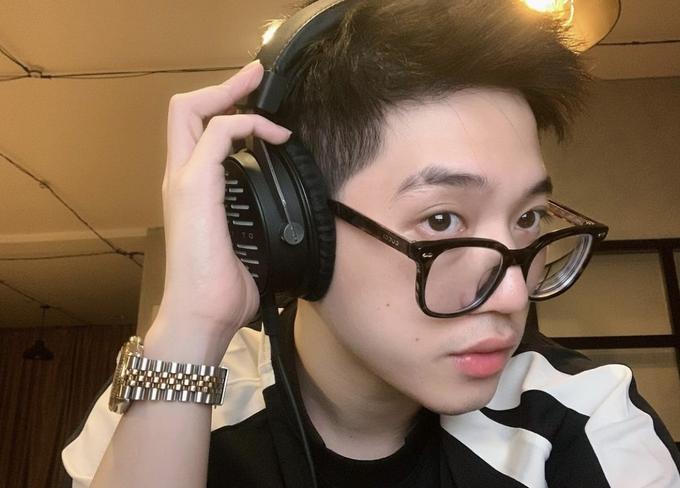 โปรดิวเซอร์เพลงหนุ่มหล่อวัย 24 ปี ผู้มีรสนิยมแฟชั่นสุดเก๋ - 3 Nhà sản xuất âm nhạc 24 tuổi điển trai, có gu thời trang sành điệu - 3