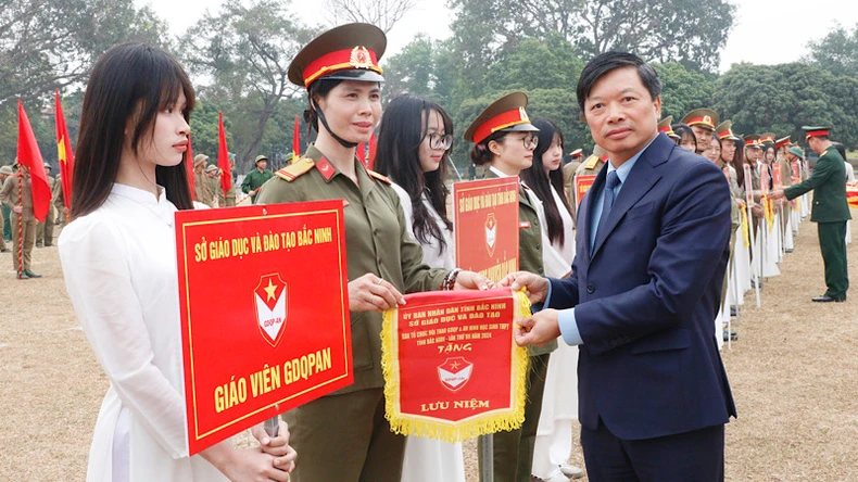 Bac Ninh : Un festival sportif passionnant sur l'éducation à la défense et à la sécurité nationale pour les lycéens photo 1