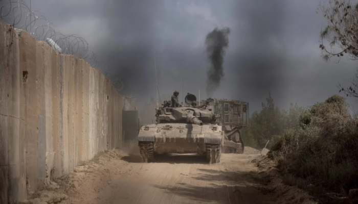 Israeli tanks crash into gate of UN base in Lebanon