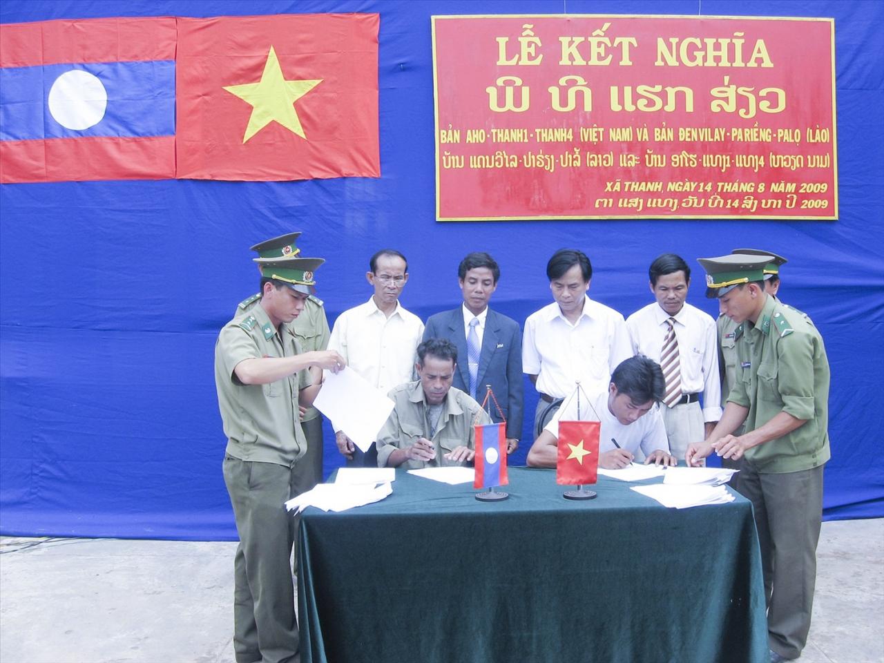 Lễ kết nghĩa giữa bản A Ho, Thanh 1 , Thanh 4 (xã Thanh, huyện Hướng Hóa, tỉnh Quảng Trị, Việt Nam) với bản Đenvilay, Pariềng, Palọ (Lào)