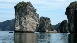 Ha Long Bay is an important bridge between Vietnam and international friends and partners.