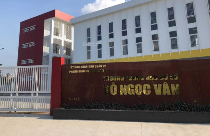 Trường THCS Tô Ngọc Vân (quận 12), nơi người phụ nữ có biểu hiện lạ xuất hiện.