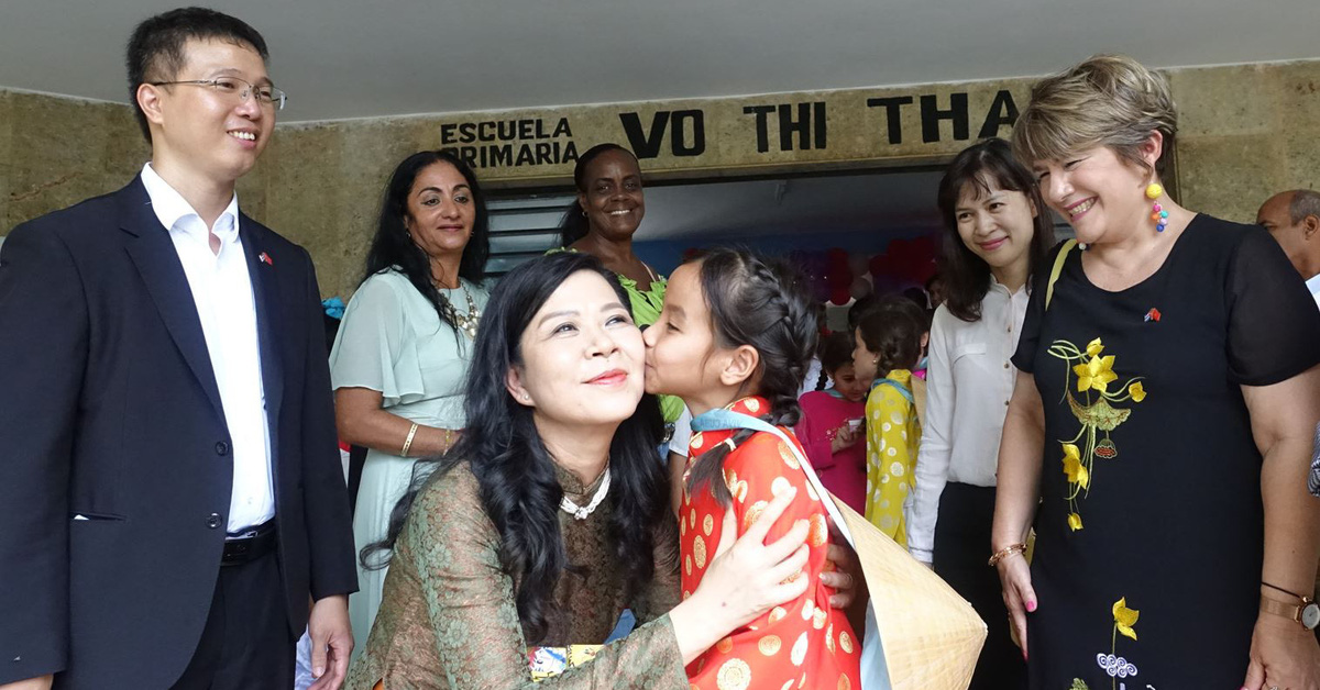 Moments émouvants à l'école vietnamienne à Cuba