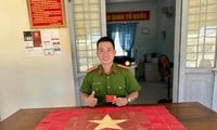 'Drawing' the national flag with blood donation certificates