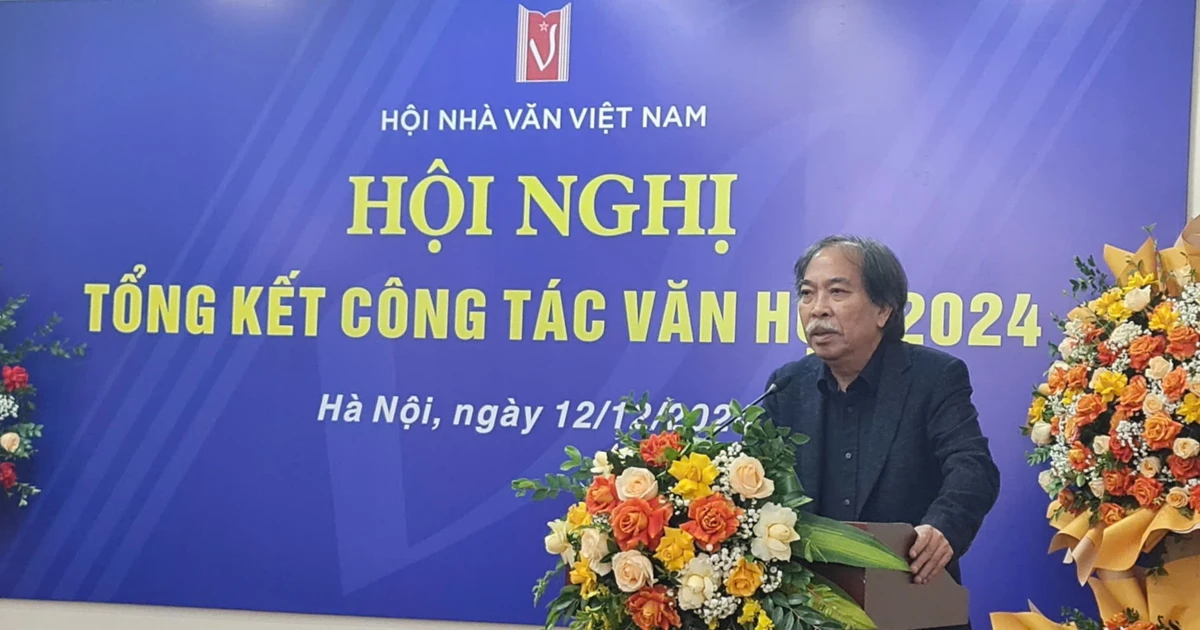 'Văn học cần chuyển mình để hòa vào dòng chảy chung trong kỷ nguyên mới'