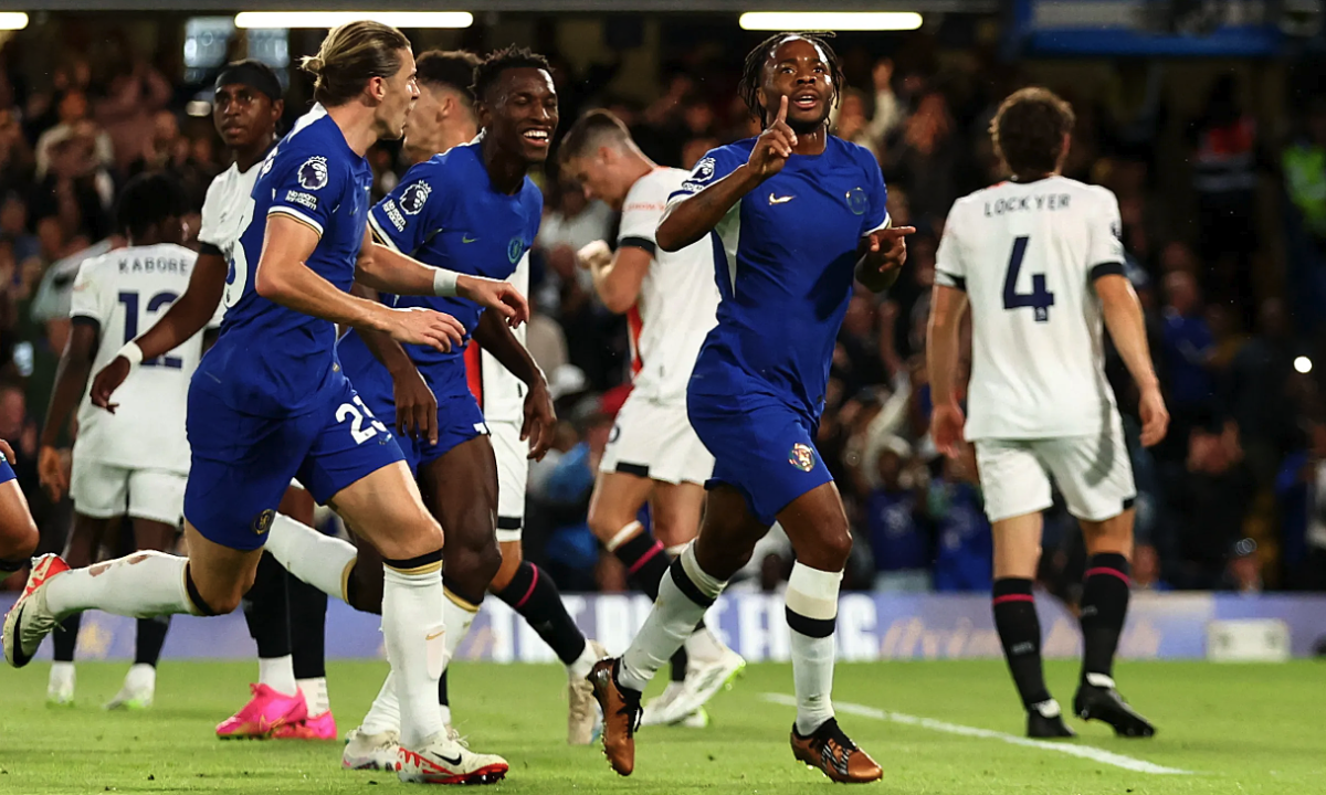 Sterling rinde homenaje a Pochettino tras marcar dos goles