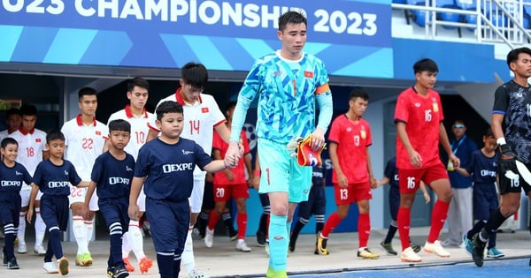 Why didn't coach Troussier call goalkeeper Quan Van Chuan up to U.23 Vietnam?