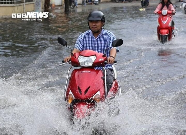 الطقس في مدينة هوشي منه اليوم 28 نوفمبر، غائم، مشمس في فترة ما بعد الظهر والمساء، زخات مطر وعواصف رعدية في بعض الأماكن في فترة ما بعد الظهر والمساء. (توضيح)