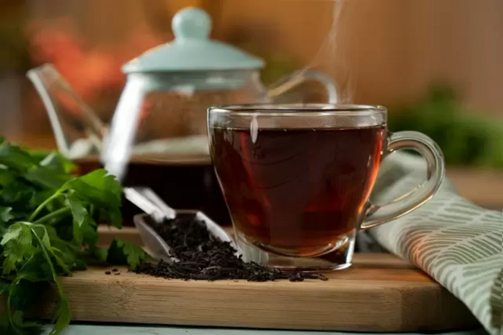 Black tea reduces visceral fat and it can also inhibit fat absorption if we drink it within 30 minutes after a meal. (Photo: Pinterest)