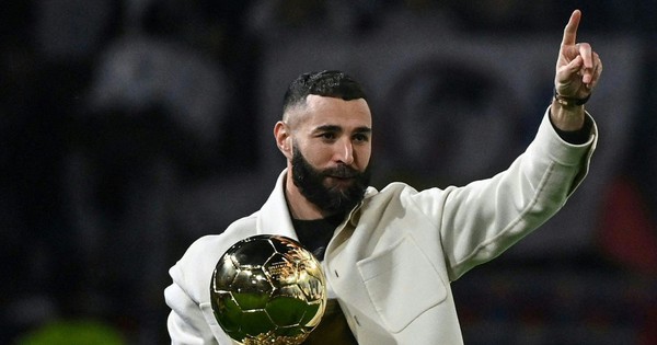 Karim Benzema và Real Madrid bất ngờ thông báo chia tay