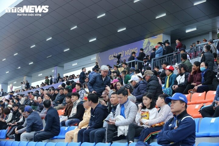 This is also the first time Bac Ninh province has a club aiming for a professional playground.