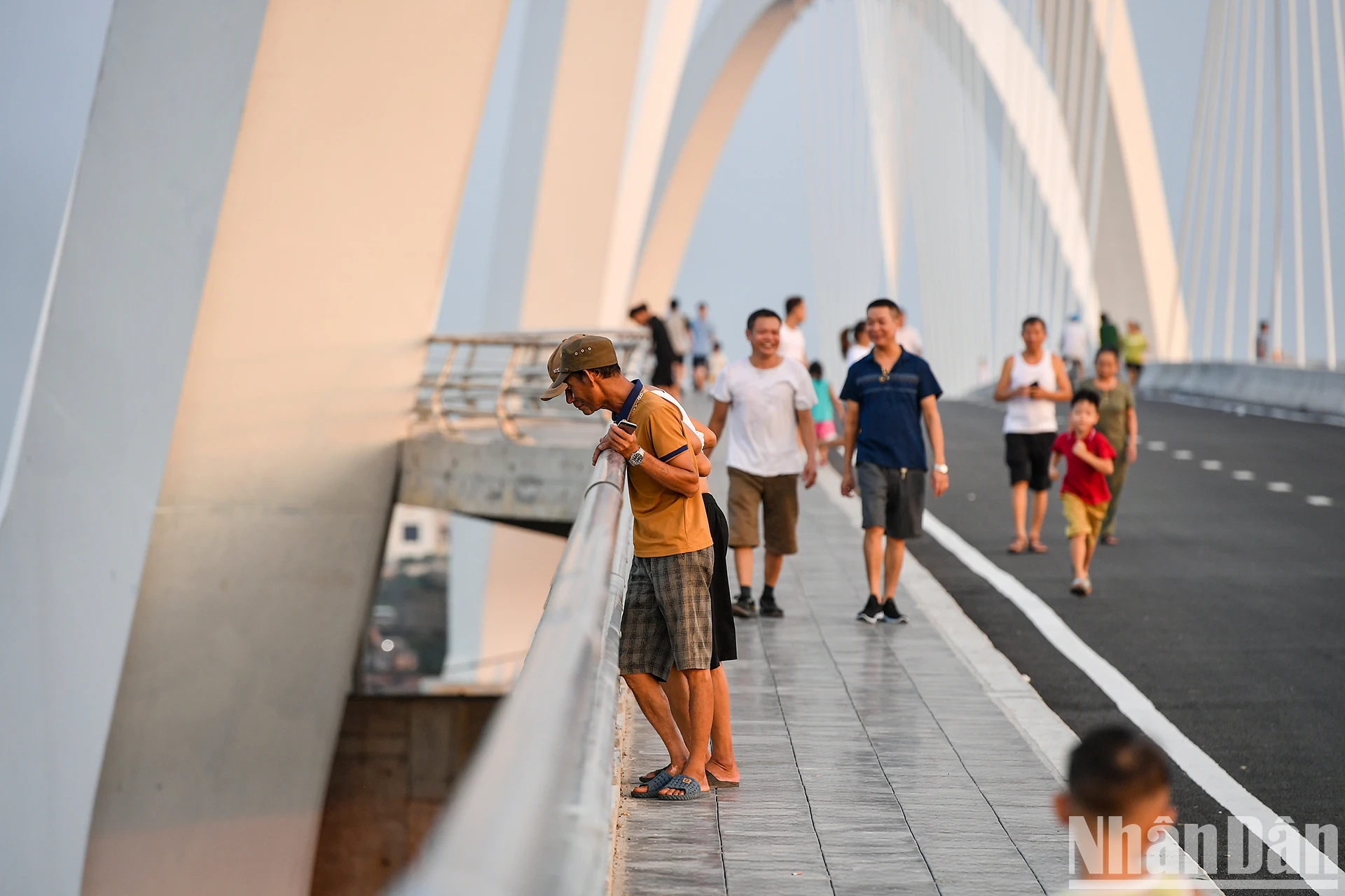 [Фото] Что особенного в самом высоком стальном арочном мосту во Вьетнаме? фото 14