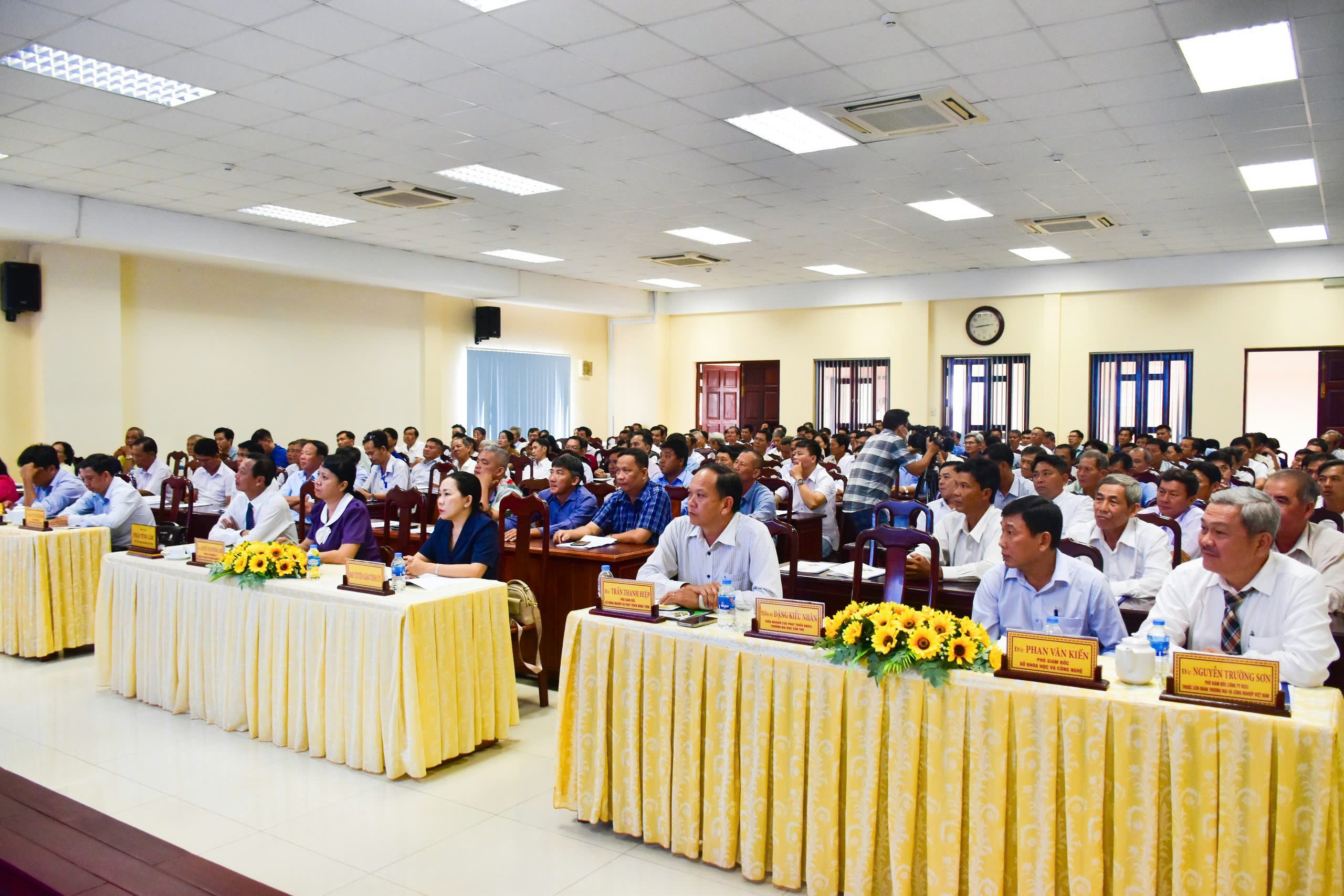 Hội Nông dân tỉnh An Giang tổ chức Tọa đàm sản xuất nông nghiệp thích ứng biến đổi khí hậu- Ảnh 1.