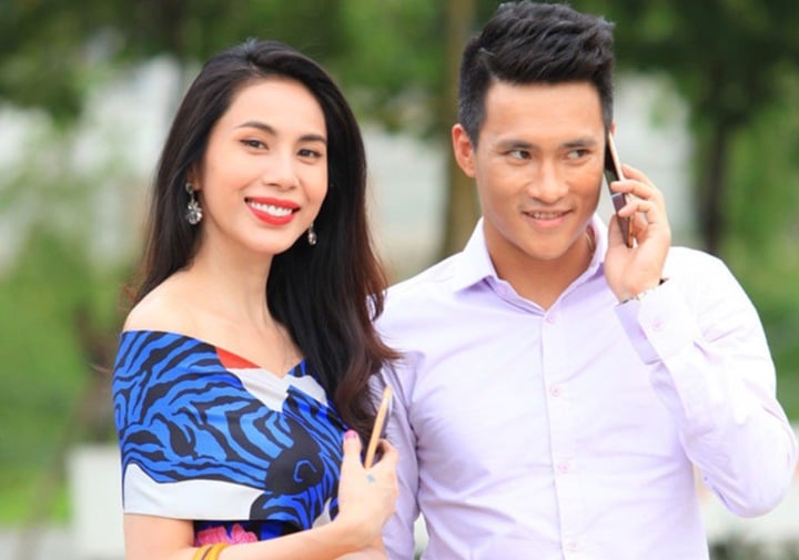 After living together with Cong Vinh, Thuy Tien changed from a sexy style to a noble and luxurious one.