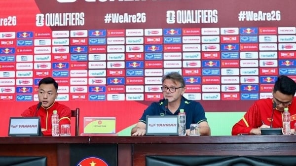 Trainer beider Teams halten Pressekonferenz vor dem Spiel Vietnam gegen den Irak ab