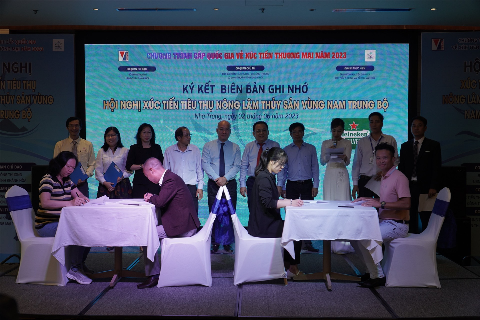 Kết nối giao thương tiêu thụ nông sản khu vực Nam Trung Bộ với các doanh nghiệp trong và ngoài nước tại Festival biển Nha Trang - Khánh Hòa. Ảnh: Phương Linh