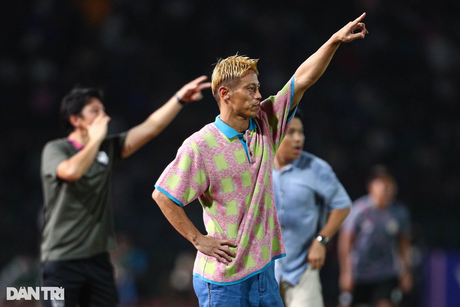 Cái cúi đầu tiếc nuối của Keisuke Honda khi Campuchia bị cầm hòa phút cuối - 10
