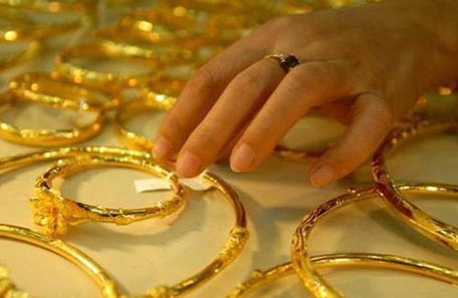 Gold prices continue to 'anchor' at high levels