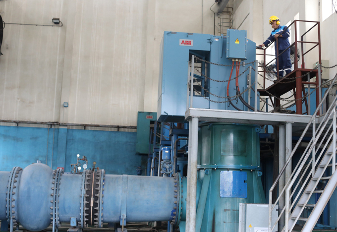 Workers check the water supply system at Tan Hiep factory. Photo: Sawaco