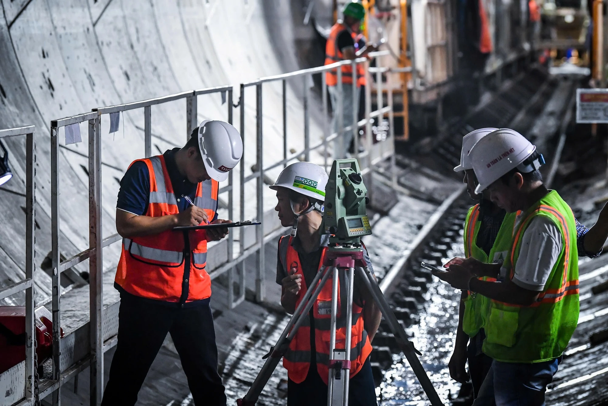 【写真】ニョンハノイ地下鉄駅の地下トンネルを掘るTBMロボットの30日間の写真16