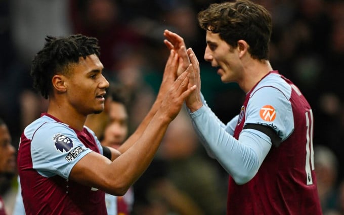 Ollie Watkins (trái) và Pau Torres cùng ghi bàn cho Aston Villa trong trận thắng Tottenham ở Bắc London, vòng 13 Ngoại hạng Anh ngày 26/11/2023. Ảnh: Reuters