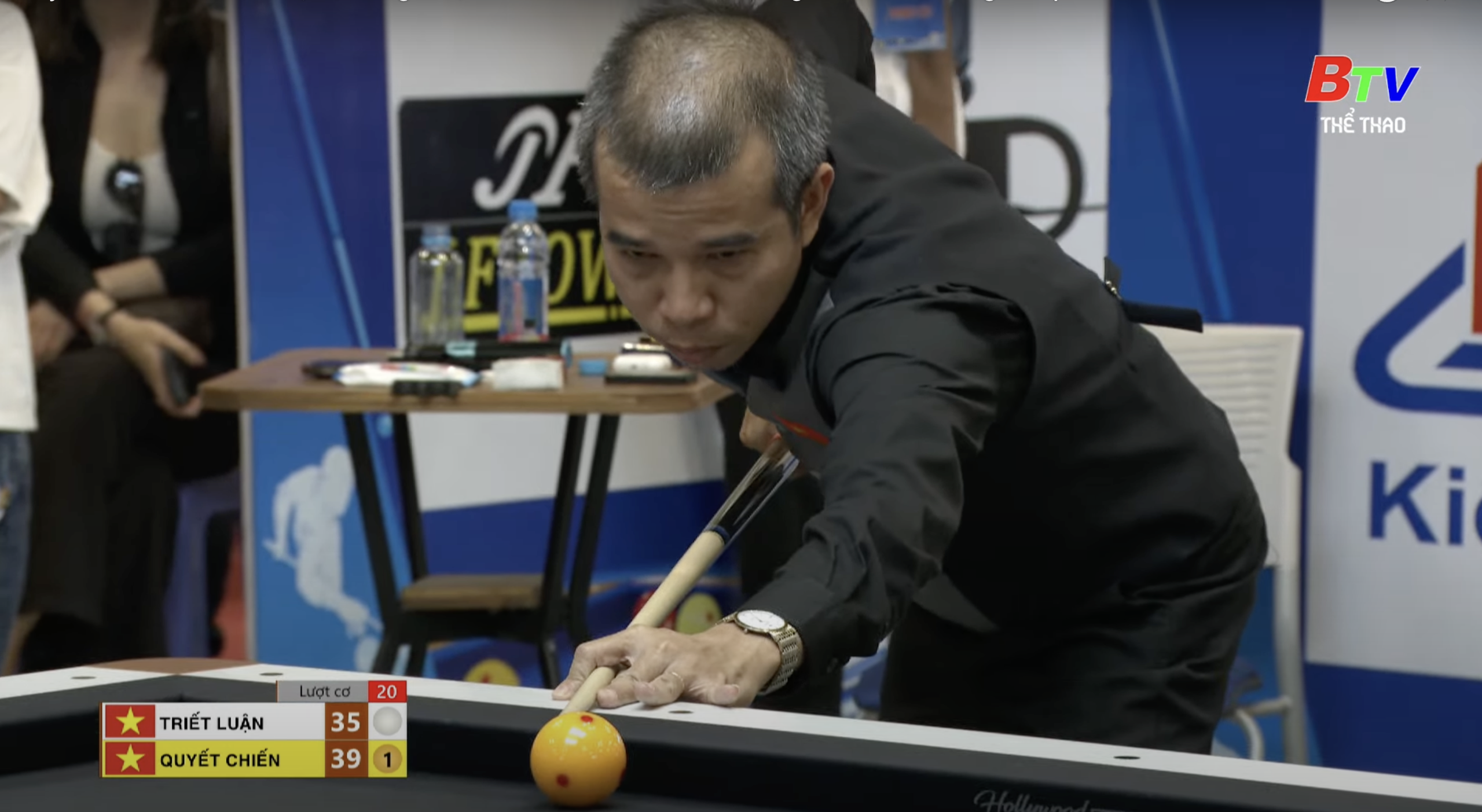 Billiards 3 băng: Trần Quyết Chiến quá bản lĩnh, thắng 'nghẹt thở' để vào vòng 16- Ảnh 1.