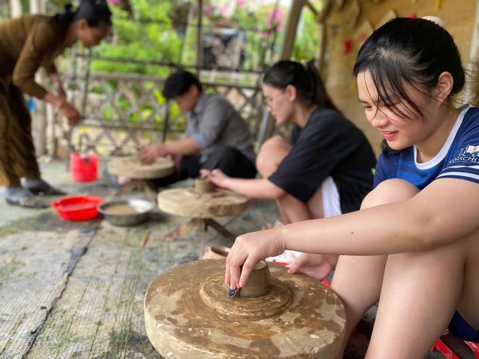 Tourists experience making pottery.