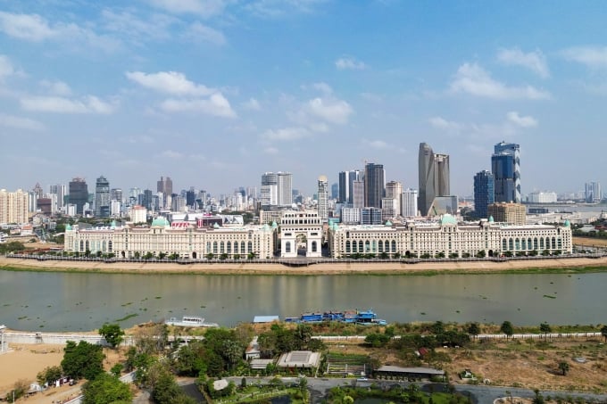 Die Elysee Mall im Pariser Stil am Bassac-Fluss in Koh Pich, einer Satellitenstadt von Phnom Penh, 1. März. Foto: AFP