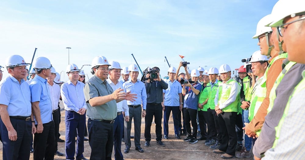 &amp;apos;The Exhibition Center and Tu Lien Bridge are symbolic works of Hanoi&amp;apos;