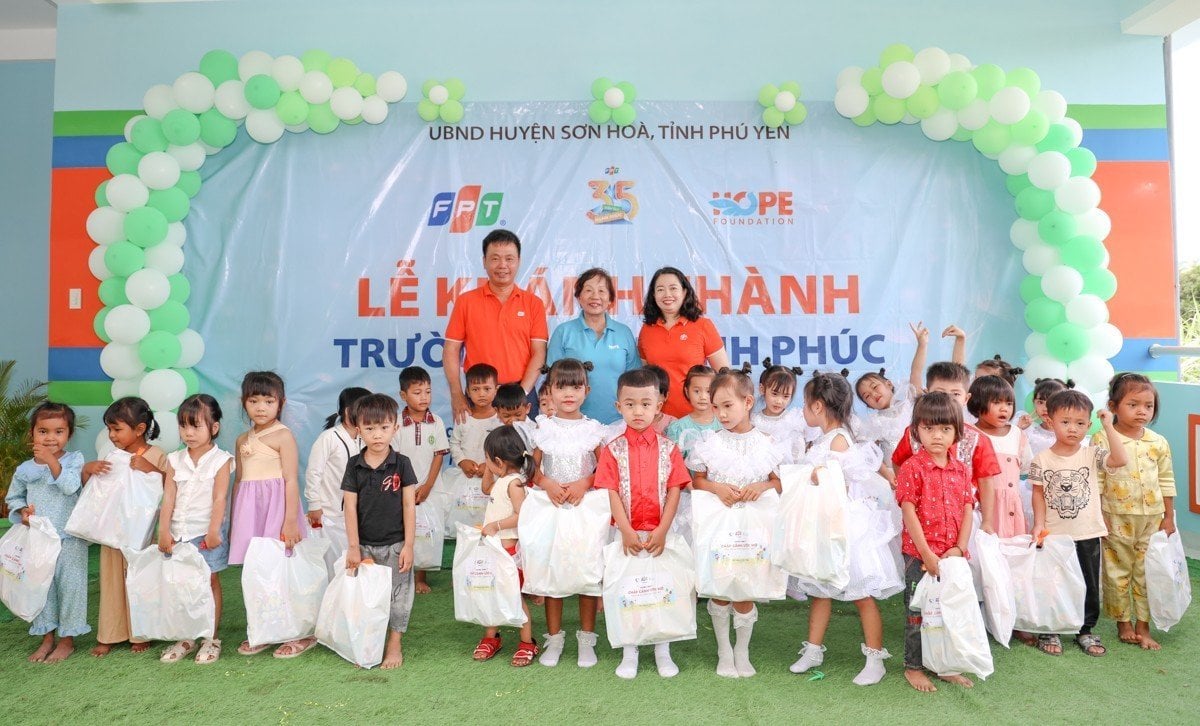 Inauguración de una escuela para niños en las zonas montañosas de Phu Yen