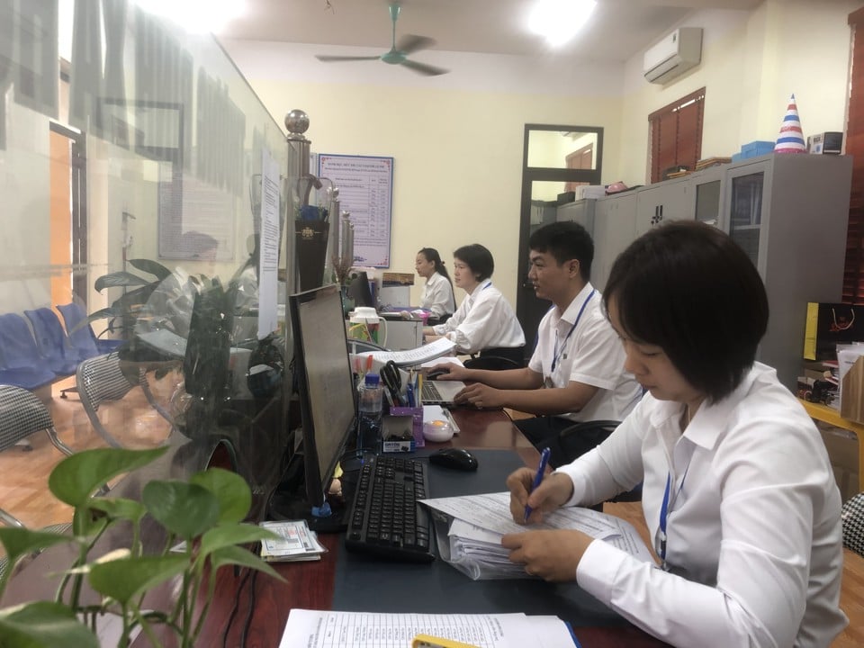 Việc sắp xếp tinh gọn bộ máy triển khai tại Vĩnh Phúc nhằm giảm đầu mối và tăng năng lực giải quyết các thủ tục hành chính, tạo điều kiện thuận lợi cho người dân. Ảnh: Sỹ Hào. 